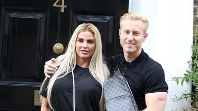 كاتي برايس تخون خطيبها مع عامل بناء في تركيا (صور)