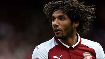 النني على دكة البدلاء في نهائي كأس الرابطة