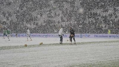 الثلوج تتسبب في إلغاء مواجهة يوفنتوس وأتالانتا (صور وفيديو)