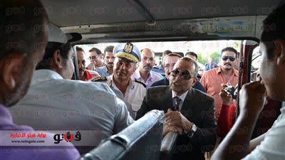 بالصور.. محافظ الإسماعيلية يتفقد مواقف السيارات لمتابعة التعريفة الجديدة