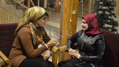 «إيمان» مصممة أزياء بورسعيدية تحلم بالتصدير (صور)