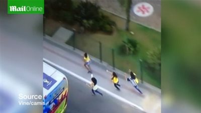 بالفيديو.. سحل فتاة برازيلية بعد مطاردتها لحافلة لاعبي السامبا