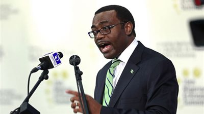 رئيس بنك التنمية الأفريقي يصل القاهرة للمشاركة في «الكوميسا»