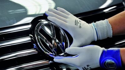 فولكس فاجن تصنع سيارتها ذات السقف المكشوف بألمانيا