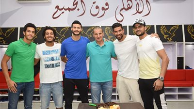 حراس الأهلي يكرمون طارق سليمان (صور)