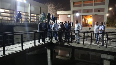محافظ الجيزة يتفقد محطتي المياه بإمبابة وجزيرة الذهب للوقوف على أسباب الانقطاع