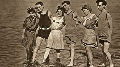 روز اليوسف تناقش قضية «رداء البحر» عام 1957