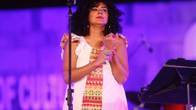 دينا الوديدي تغرد في سماء القلعة (صور)