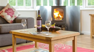 زوجان يحولان مربعا لإشارة السكك الحديدية إلى منزل رائع (صور)