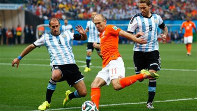 بالصور.. تعادل سلبي بين هولندا والأرجنتين بالشوط الأول