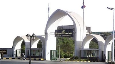 مجلس جامعة أسيوط يوافق على تعيين 15 أستاذا مساعدا جديدا بـ5 كليات