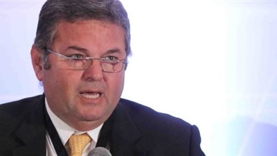 هشام توفيق يوافق على محاكمة مدير عام بـ