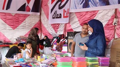 أحزاب تستعد للانتخابات المقبلة بمعارض للأدوات المدرسية