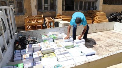 تعليم الوادي الجديد يتسلم الكتب الدراسية ويواصل تجهيز المدارس