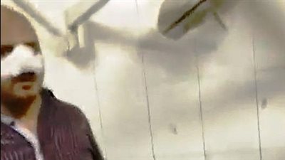 محافظ أسوان يكرم أمين شرطة أصيب أثناء مطاردة سائق توك توك (فيديو)