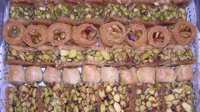 اللحوم والحلويات الشرقية.. أحد أسباب الإمساك في رمضان