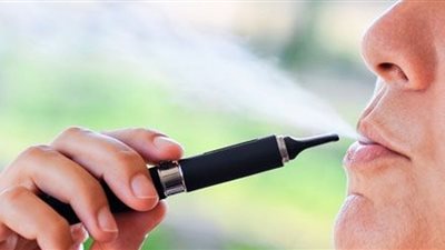 تسجيل أول حالة وفاة تكشف أكذوبة السجائر الإلكترونية.. الصين روجتها للعالم.. مجدي بدران: تهدد الأجيال القادمة.. ورئيس شعبة السجائر: تدخين 28 مليون سيجارة يوميا.. وبرلماني يطالب بوقف استيرادها