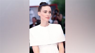 روني مارا تخطف الأنظار في افتتاح فيلم 