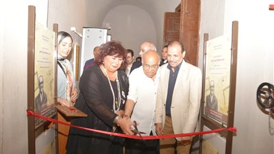 وزيرة الثقافة تفتتح معرض 