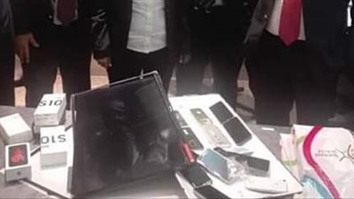 ضبط ٢١٠ هواتف محمولة داخل شاشة 