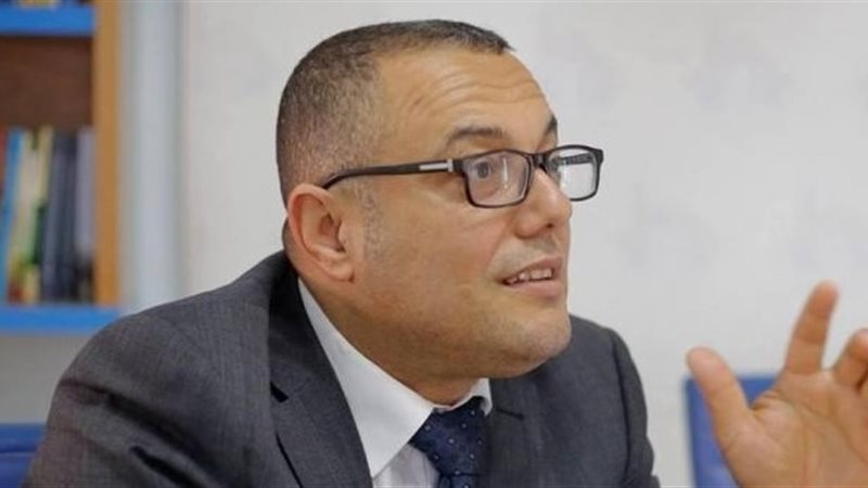 الدكتور عاطف أبو