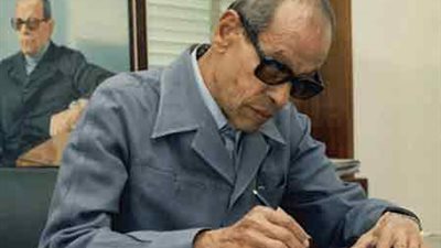 نجيب محفوظ: الرومانسية في طريقها إلى الزوال