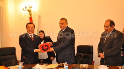 بالصور .. وفد «جانسو» الصينية يدعو محافظ الجيزة لحضور المعرض الثقافي