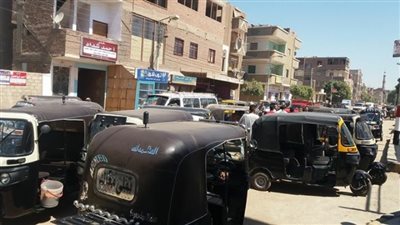 رفع «التكاتك» المخالفة من شوارع حلوان