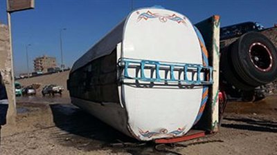 انقلاب سيارة زيت على الدائري في صفط اللبن (فيديو)