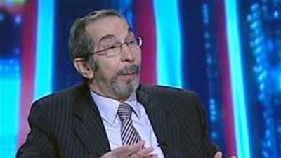 خبير اقتصادي يتوقع التراجع عن قرار تحرير الدولار الجمركي حال ارتفاع الأسعار