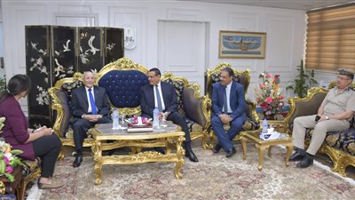محافظ البحيرة يستقبل وزير الإنتاج الحربي (صور)