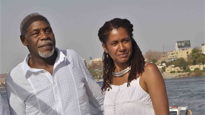 10 صور لجولة النجم العالمي «داني جلوفر» بنهر النيل في أسوان