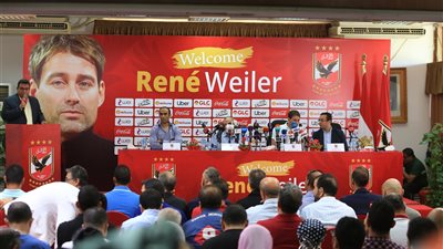 انطلاق المؤتمر الصحفي لـ«فايلر» وجهازه المعاون في الأهلي