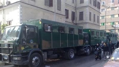 الأمن يفض تجمهر أهالي السجناء أمام مركز شرطة أبوحماد بالغاز