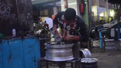 شباب تخلوا عن شهاداتهم الجامعية هربا من البطالة (صور)