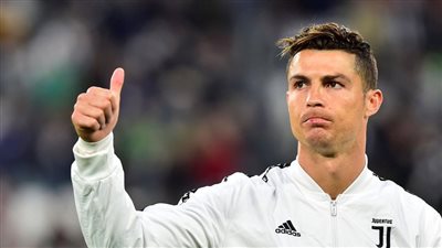 رونالدو يرفض وضع شارة الأفضل على قميصه.. اعرف السبب