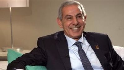 وزير الصناعة يسلم جوائز التميز الصحفي في مجال التعليم الفني