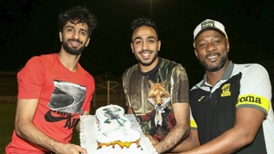 كهربا يحتفل بعيد ميلاد لاعب اتحاد جدة على «تويتر»