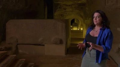 مؤرخة بريطانية تستعرض مدافن الحيوانات بسقارة (فيديو وصور)