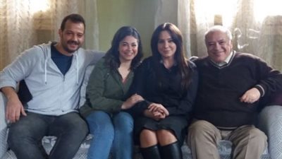 سلاف فواخرجي وصلاح عبد الله في كواليس «خط ساخن»