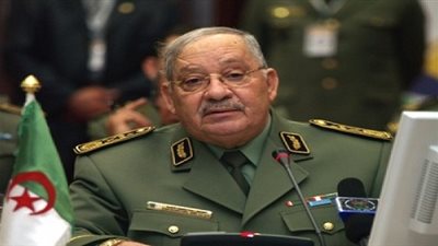 رئيس أركان الجيش الجزائرى يتفقد الحدود مع مالى بشكل مفاجئ