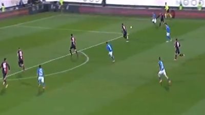 نابولي يفوز بخماسية على كالياري ويحتل قمة الدوري (فيديو)