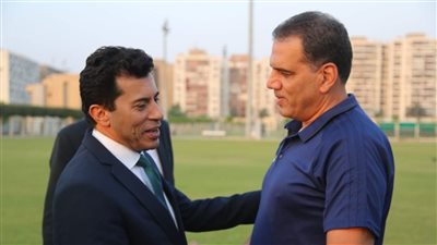 وزير الرياضة يلتقي رئيس لجنة الحكام (صور)