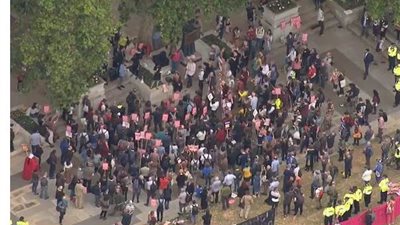 احتجاجات ببريطانيا اعتراضا على قرارات جونسون بشأن 