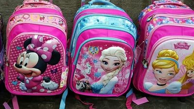 الجديد في عالم شنط المدارس بالمنوفية.. إليسا وأميرة الثلج للبنات وسبايدرمان للأولاد