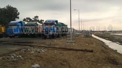 بالصور.. استمرار إغلاق طريق 