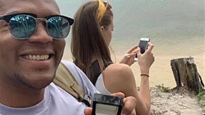 أغرب طريقة لشاب يطلب الزواج من حبيبته (صور)