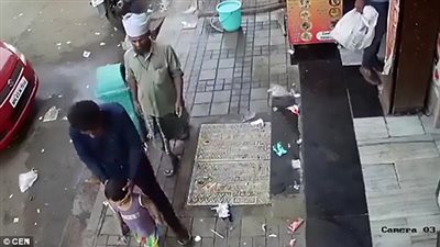 أغرب طريقة لخطف الأطفال (فيديو وصور)