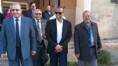سكرتير محافظة بورسعيد يتفقد مدارس بورفؤاد (صور)