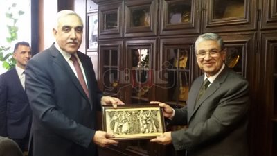 وزير الكهرباء يبحث تعزيز سبل التعاون مع سفير العراق بالقاهرة